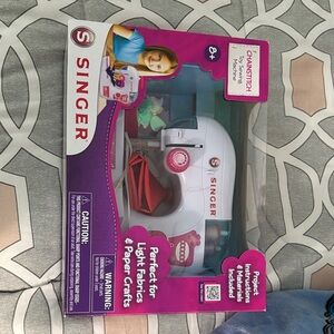SINGER Kids Sewing Machine - Pink